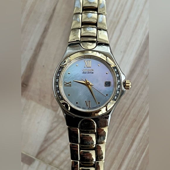 Citizen Eco-Drive Ladies Watch Genuine Diamonds Pearl Dial Gold Tone Bracelet - Picture 6 of 15